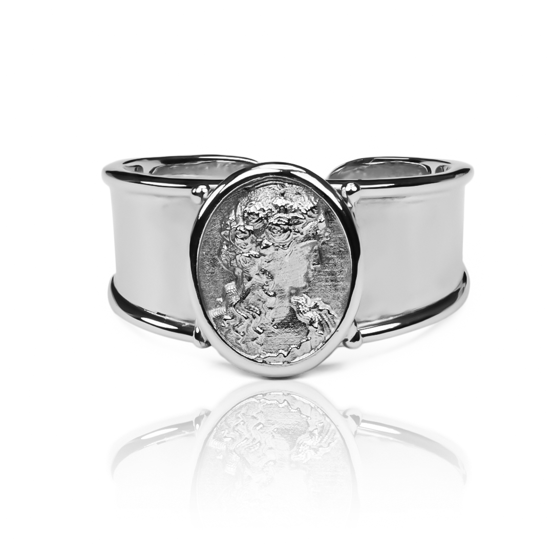 Anillo Classic Camafeo es una joya exclusiva de Joyería Caracas, elaborado en oro 18k y con un diseño clásico de camafeo. Con garantía de por vida