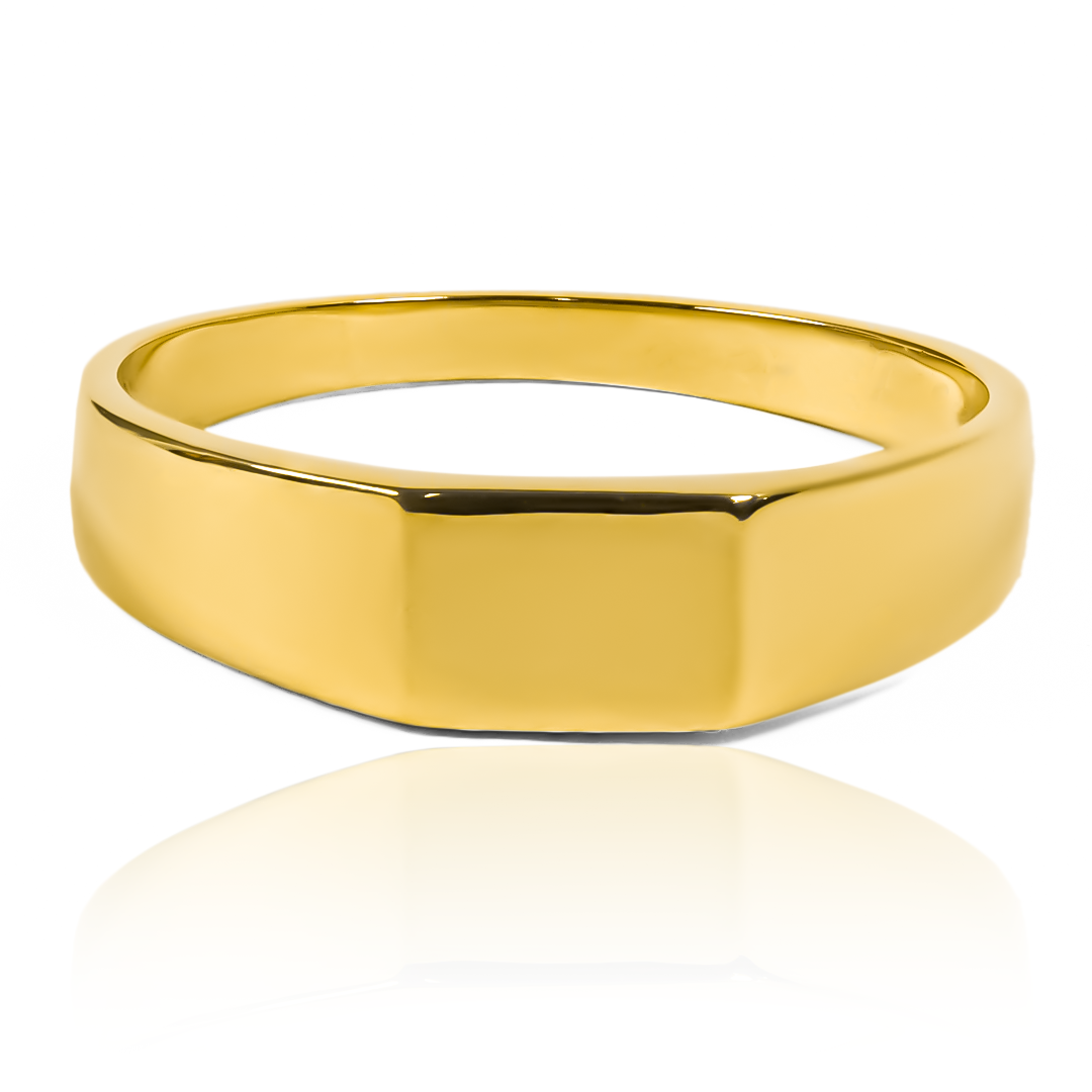 Anillo classic ring man, parte de nuestra colección Joyería Caracas. Con su exquisito detalle en oro 18k, este anillo es la perfecta combinación de sofisticación y calidad garantizada de por vida.