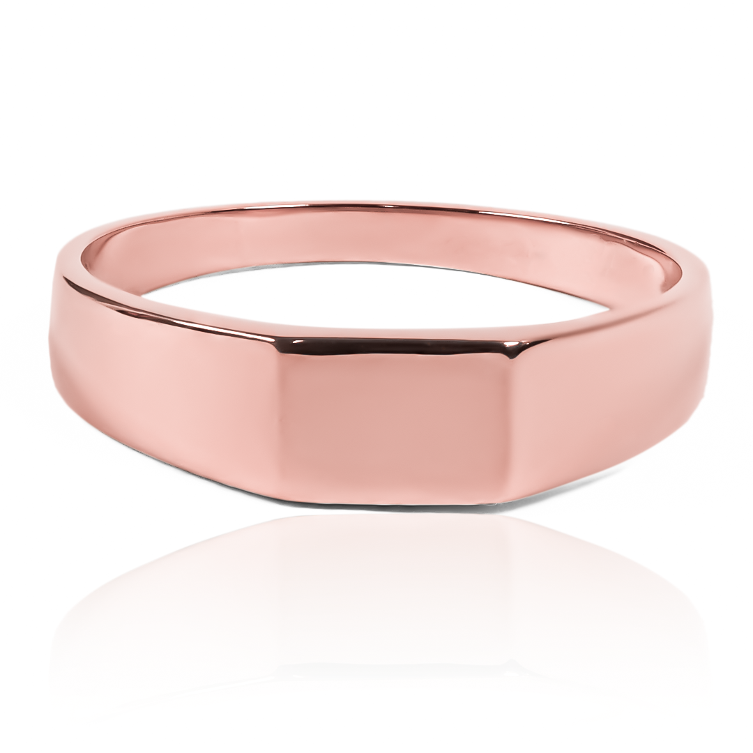 Anillo classic ring man, parte de nuestra colección Joyería Caracas. Con su exquisito detalle en oro 18k, este anillo es la perfecta combinación de sofisticación y calidad garantizada de por vida.