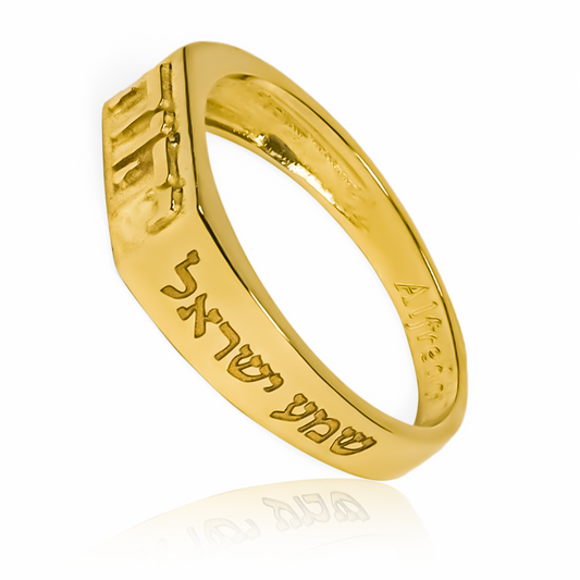 Anillo Classic Ring Man es una pieza de joyería exclusiva de Joyería Caracas. Hecho de oro 18k, cuenta con un diseño personalizado totalmente único. Garantizado de por vida.
