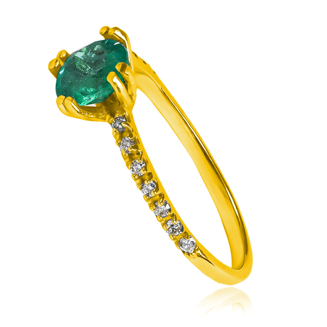 Anillo de compromiso Claw es una verdadera joya de la Joyería Caracas. Está hecho de oro 18k y cuenta con un certificado de calidad que garantiza su belleza y durabilidad de por vida.