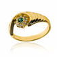 La Joyería Caracas y el oro 18k se unen en este elegante anillo con forma de concha de ponqué. Con su garantía para toda la vida.