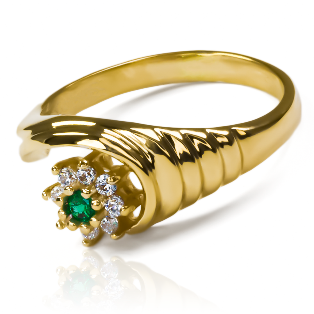 Joyería Caracas con este impresionante anillo de oro 18k. Con su diseño de concha ponqué y sus piedras preciosas de esmeralda y diamantes, garantía para toda la vida asegura su calidad y durabilidad.