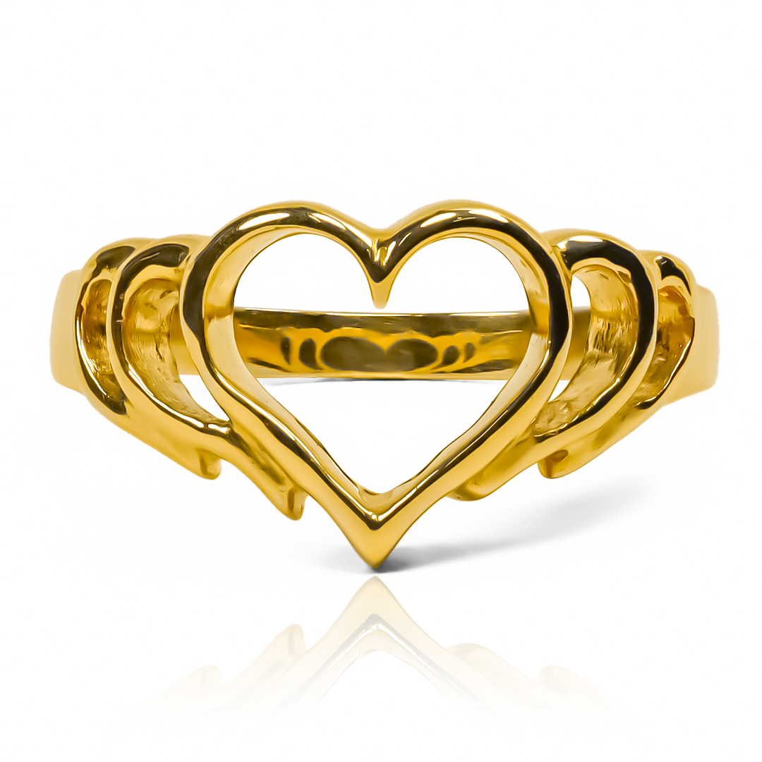 Anillo Corazón Calado, diseñado en Joyería Caracas con oro 18k, simboliza el amor eterno. Deja que su elegante diseño en forma de corazón calado sea el reflejo de tu amor y lleva contigo nuestra garantía de por vida.