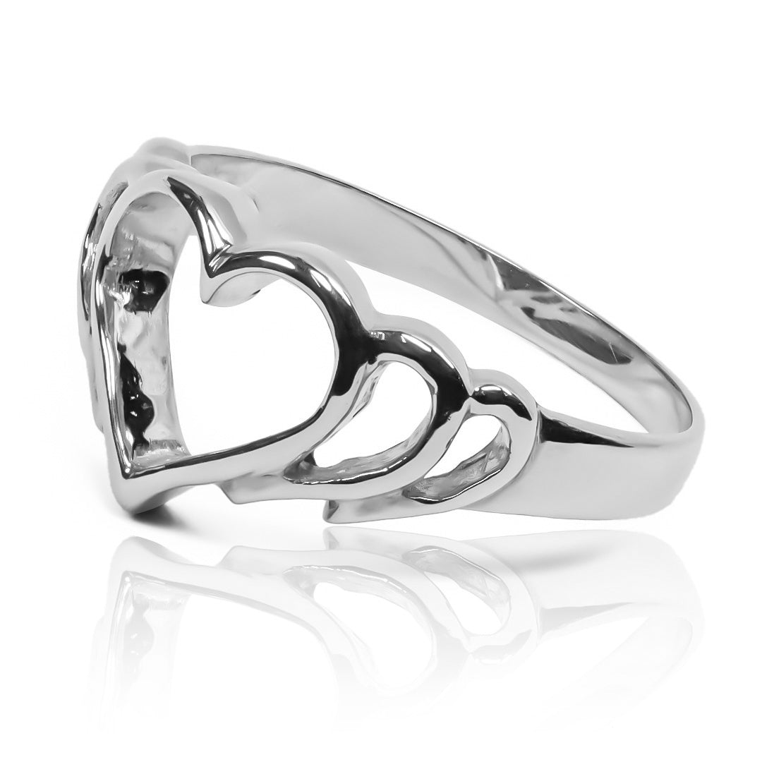 Anillo Corazón Calado, diseñado en Joyería Caracas con oro 18k, simboliza el amor eterno. Deja que su elegante diseño en forma de corazón calado sea el reflejo de tu amor y lleva contigo nuestra garantía de por vida.