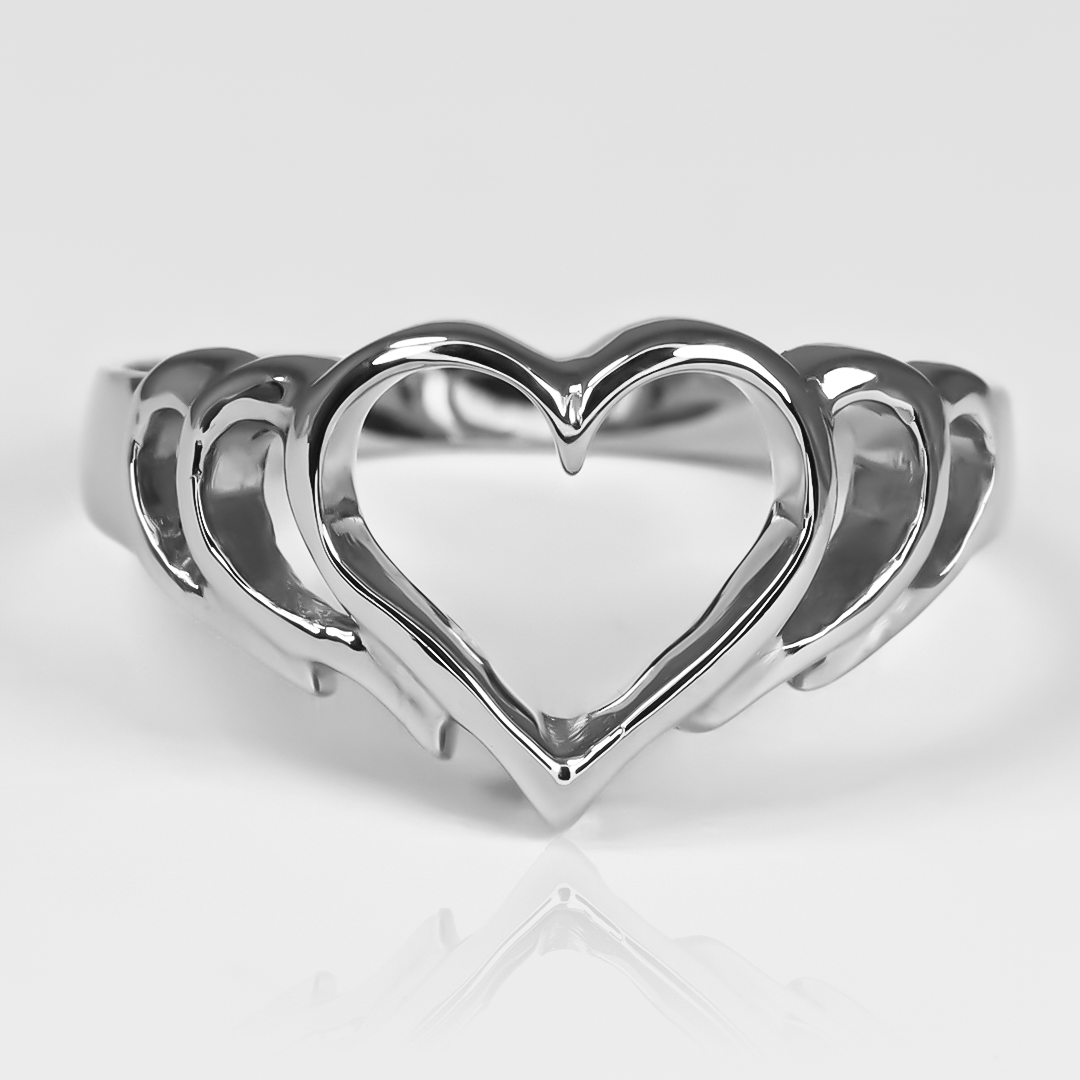 Anillo Corazón Calado, diseñado en Joyería Caracas con oro 18k, simboliza el amor eterno. Deja que su elegante diseño en forma de corazón calado sea el reflejo de tu amor y lleva contigo nuestra garantía de por vida.