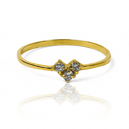  Anillo de oro 18k es una obra de arte de Joyería Caracas. El diseño único en forma de corazón de roca JC Diamond simboliza el amor eterno con una garantía de por vida. 
