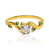 Anillo de compromiso corazón espinado- Diamante y Esmeraldas de Joyería Caracas y la belleza del oro 18k, cuenta con garantía de por vida. 