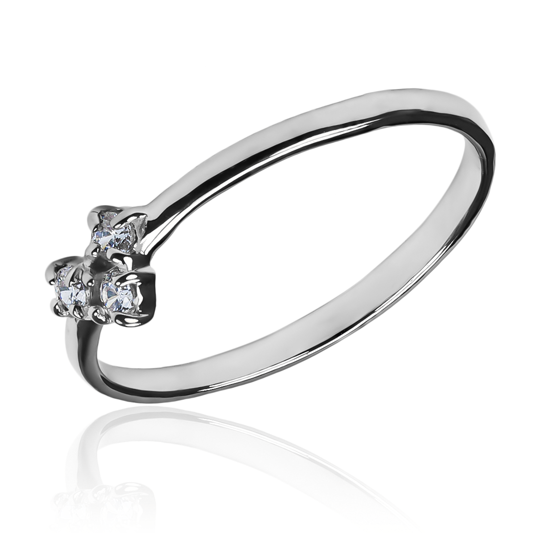 Anillo corazón de roca JC es una Joyería Caracas en oro 18k con una garantía para toda la vida. Un símbolo de amor eterno y elegancia, este anillo es una pieza única que siempre te recordará los momentos más preciosos de la vida.