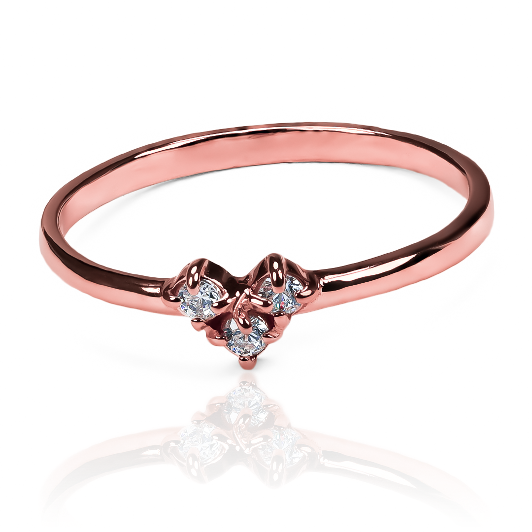 Anillo corazón de roca JC es una Joyería Caracas en oro 18k con una garantía para toda la vida. Un símbolo de amor eterno y elegancia, este anillo es una pieza única que siempre te recordará los momentos más preciosos de la vida.