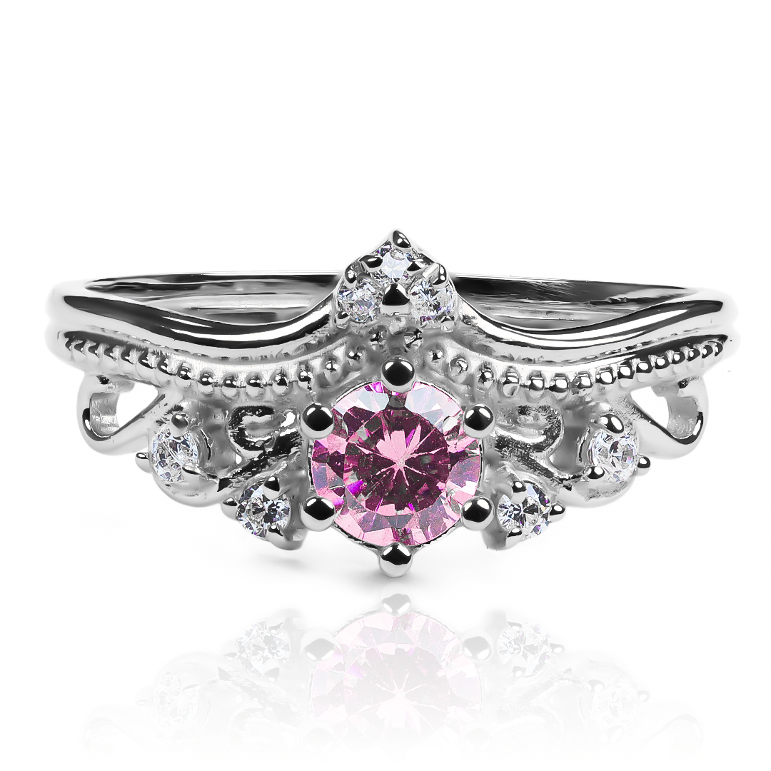 Anillo Corona Inglesa, fabricado en oro 18k por Joyería Caracas, cuenta con certificado de calidad y garantía de por vida.