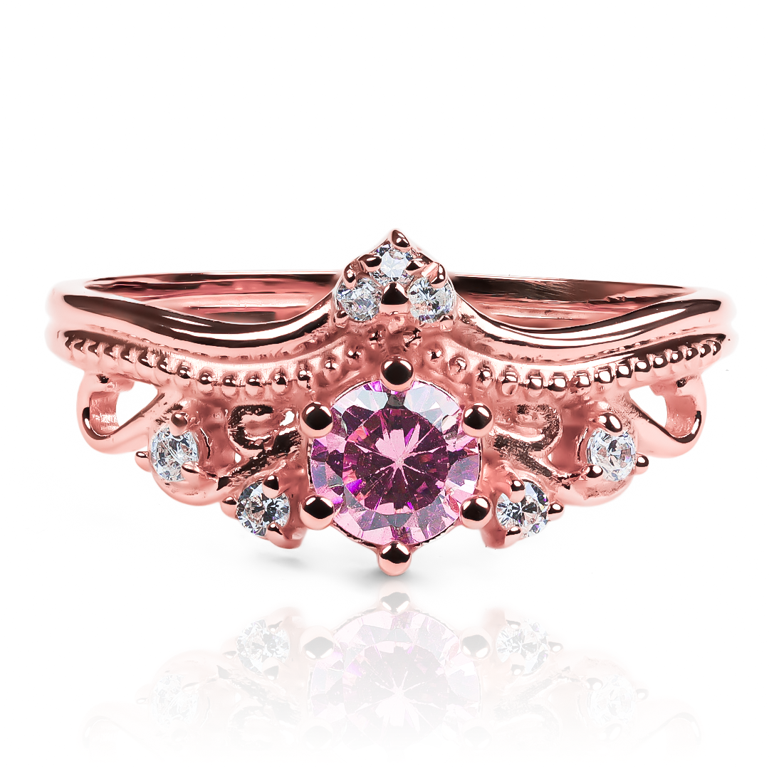 Anillo Corona Inglesa, fabricado en oro 18k por Joyería Caracas, cuenta con certificado de calidad y garantía de por vida.
