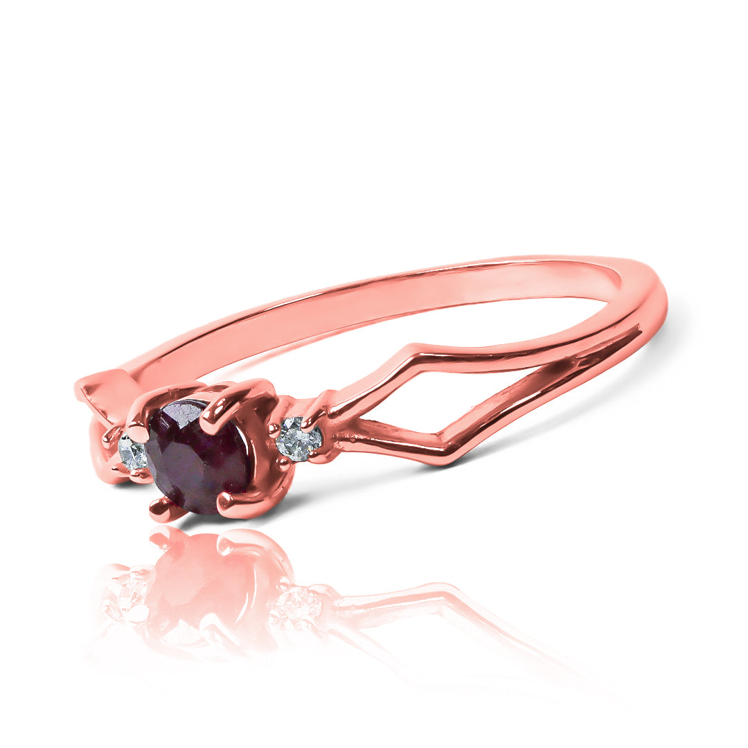 Anillo de compromiso cricket rubí de Joyería Caracas, este hermoso anillo está hecho con oro de 18k, garantizando así su alta calidad y durabilidad.