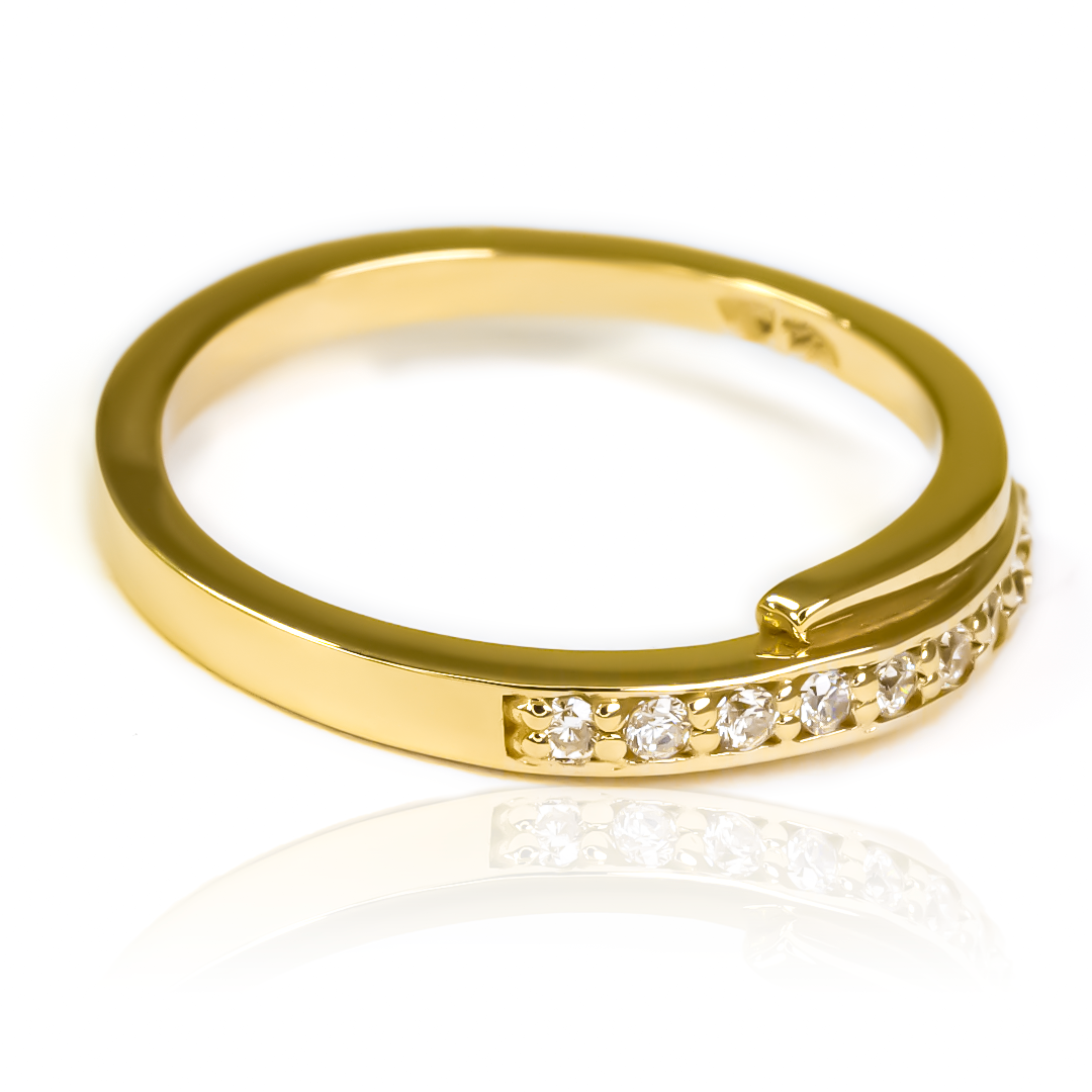 Anillo Cristal Snake de Joyería Caracas. Hecho en oro 18k, su diseño de serpiente y cristal evoca la belleza y el misterio. Con garantía de por vida.