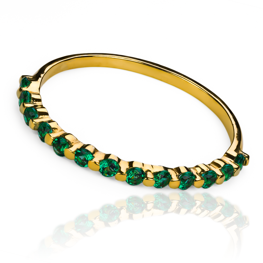 Anillo cristales seguidos JC green. Fabricado con Joyería Caracas y oro 18k de alta calidad, garantizamos una pieza que te acompañará toda la vida.