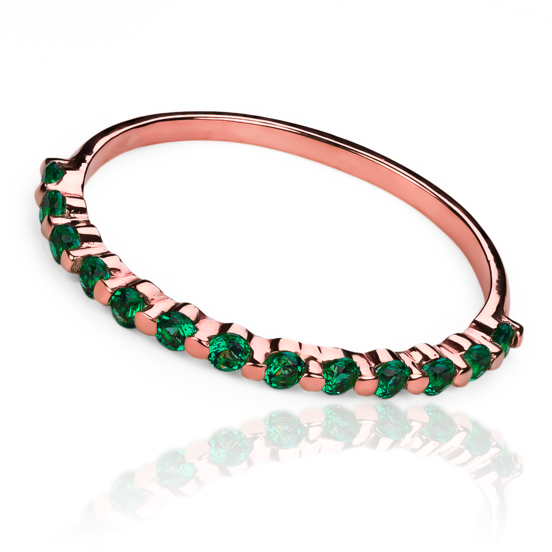 Anillo cristales seguidos JC green. Fabricado con Joyería Caracas y oro 18k de alta calidad, garantizamos una pieza que te acompañará toda la vida.