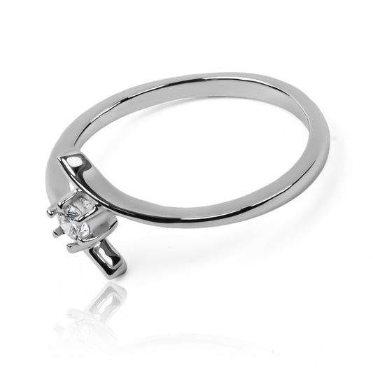 Anillo de compromiso Crossed de Joyería Caracas, hecho en oro 18k y acompañado de un certificado de calidad y garantía para toda la vida.