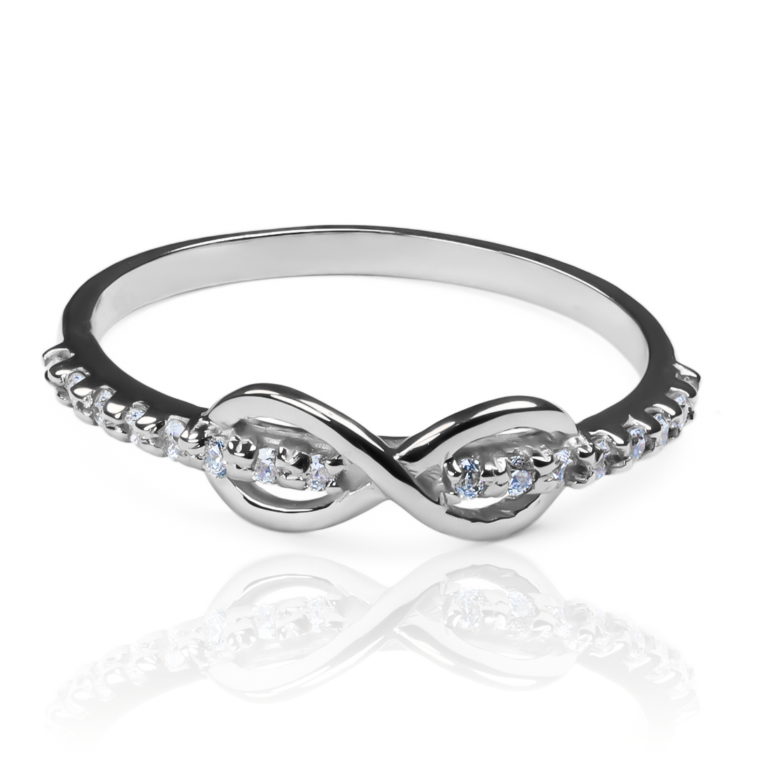 Anillo crossing infinity de Joyería Caracas, hecho de oro 18k y garantizado por toda la vida.