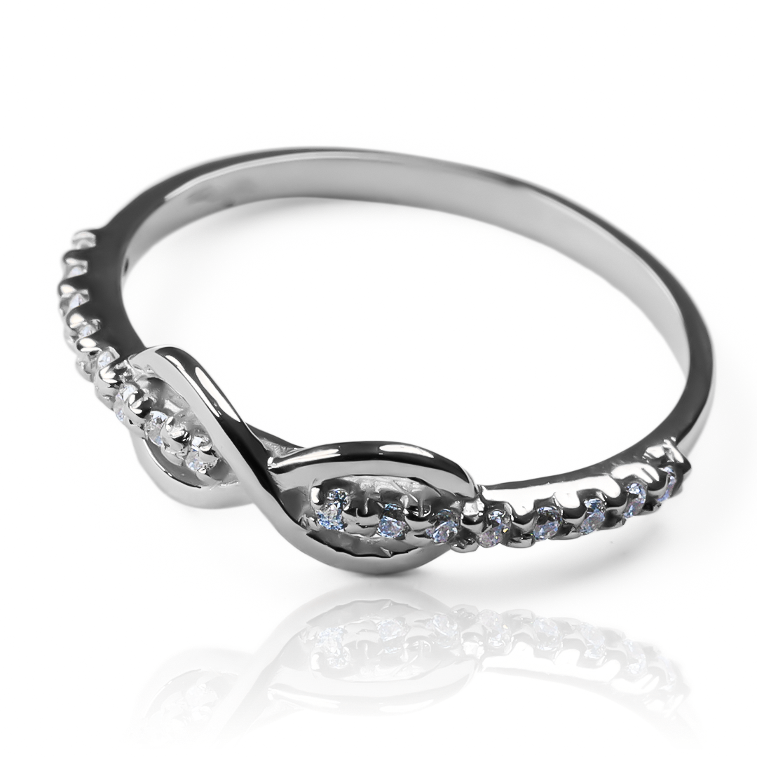 anillo crossing infinity de joyería caracas, hecho de oro 18k y garantizado por toda la vida.