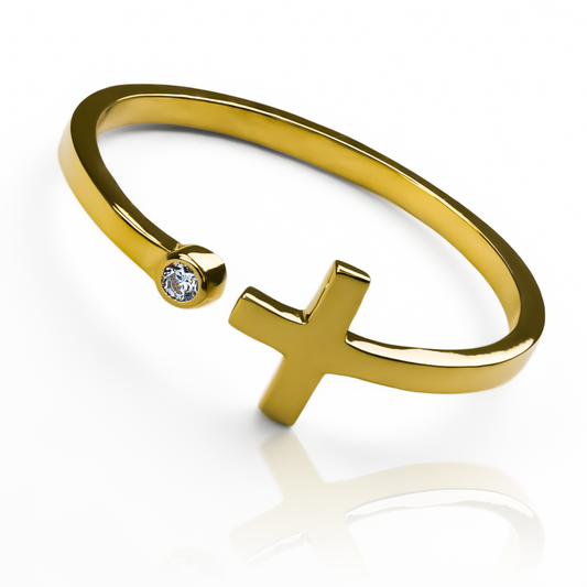 Joyería Caracas con nuestro anillo cruz abierta de oro 18k. Este exclusivo diseño es la perfecta combinación de estilo y calidad, con garantía para toda la vida. 