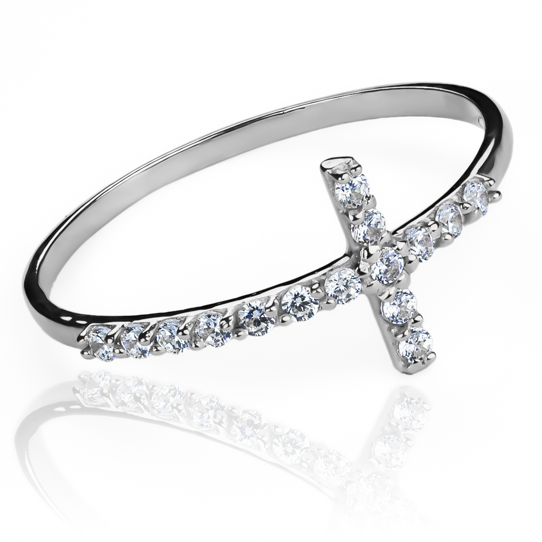 Anillo cruz cristal, elaborado en Joyería Caracas y bañado en oro 18k. Nuestro diseño exclusivo y la garantía de por vida.