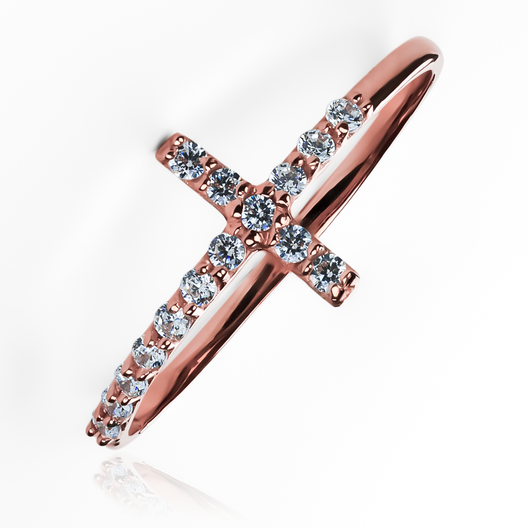 Anillo cruz cristal, elaborado en Joyería Caracas y bañado en oro 18k. Nuestro diseño exclusivo y la garantía de por vida.