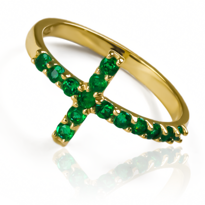 Anillo cruz esmeraldas L. Hecho de Joyería Caracas y oro 18k para una pieza de lujo eterno. Incluye esmeraldas L y garantía para toda la vida.