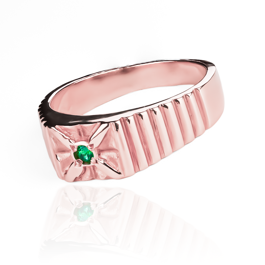En Joyería Caracas, nuestro Anillo cruz H esmeralda J es una obra de arte con su diseño exclusivo y en oro 18k. Con garantía para toda la vida.