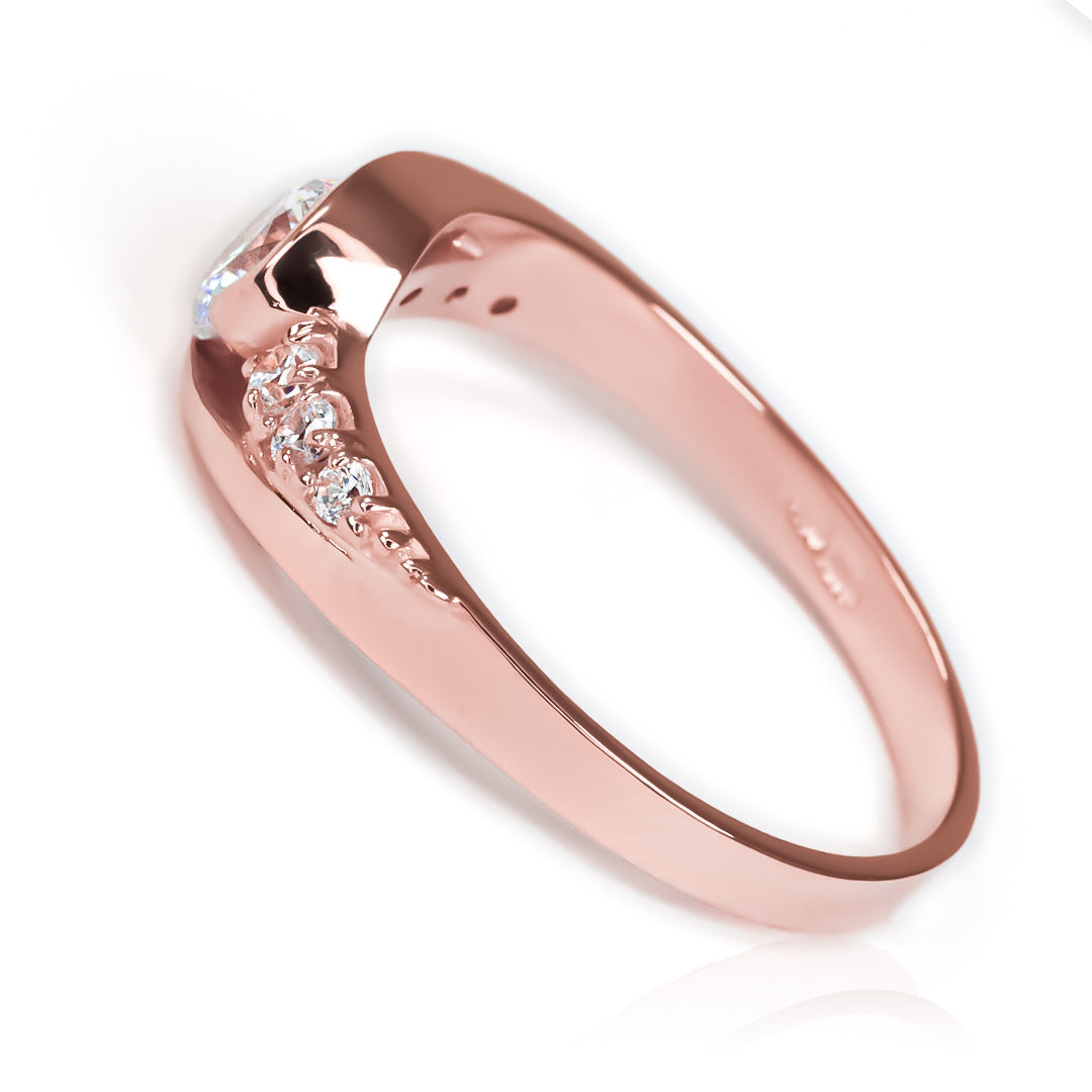 Anillo de compromiso Crystal Wave. Fabricado en oro 18k de Joyería Caracas viene acompañado de un certificado de calidad y garantía de por vida.
