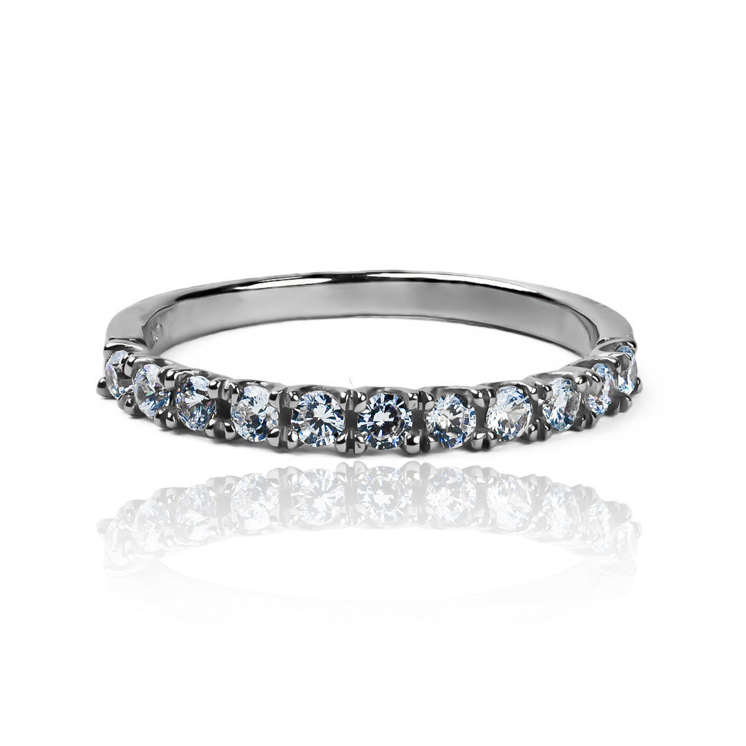 Nuestra Joyería Caracas con el Anillo crystals. Hecho con oro 18k, este anillo es una verdadera obra de arte. Con garantía para toda la vida.