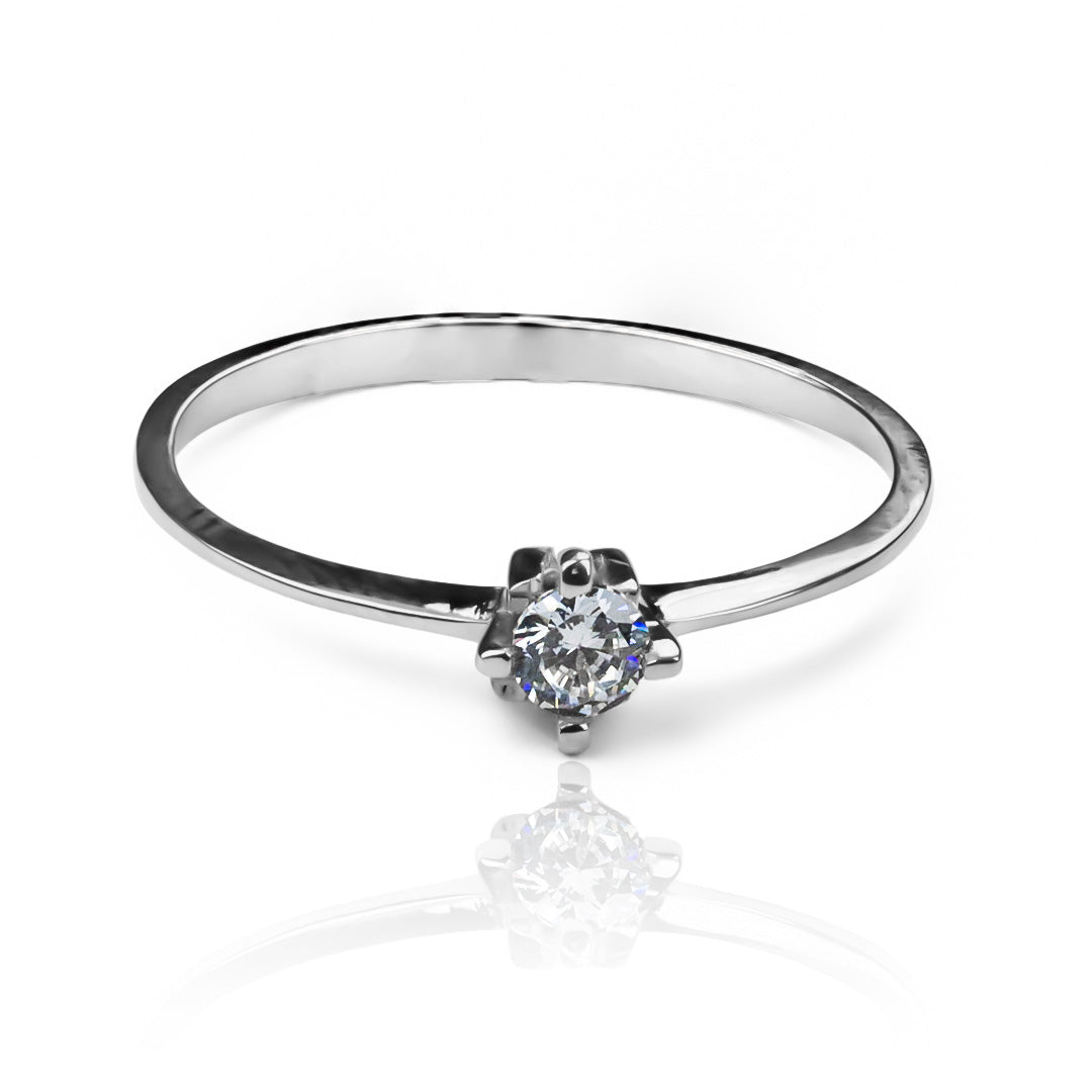 Anillo de compromiso cuchilla style. Diseñado en Joyería Caracas en oro 18k y cuenta con certificado de calidad y garantía de por vida.