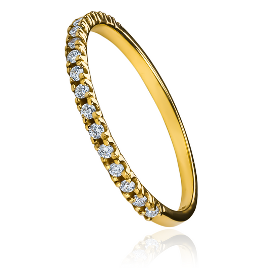 Anillo exquisito de Joyería Caracas está diseñado con un delicado y elegante acabado en oro 18k. Con 17 diamantes que simbolizan el amor eterno, este anillo es una verdadera joya para toda la vida.