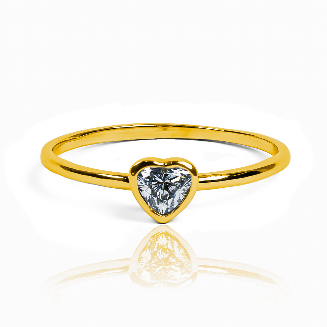 Anillo de compromiso Diamond Heart. Fabricado en Joyería Caracas con oro de 18 quilates y certificado de calidad garantizado para una vida.