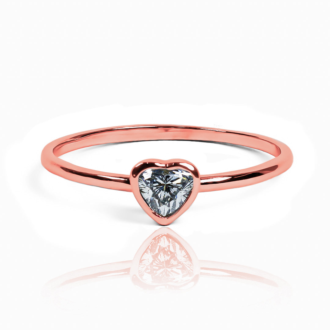 Anillo de compromiso Diamond Heart. Fabricado en Joyería Caracas con oro de 18 quilates y certificado de calidad garantizado para una vida.