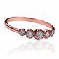 Anillo diamond five (diamantes) de Joyería Caracas es una verdadera obra de arte. Confeccionado en oro 18k, su diseño exclusivo y la calidad de sus diamantes lo convierten en una pieza única que durará toda la vida.