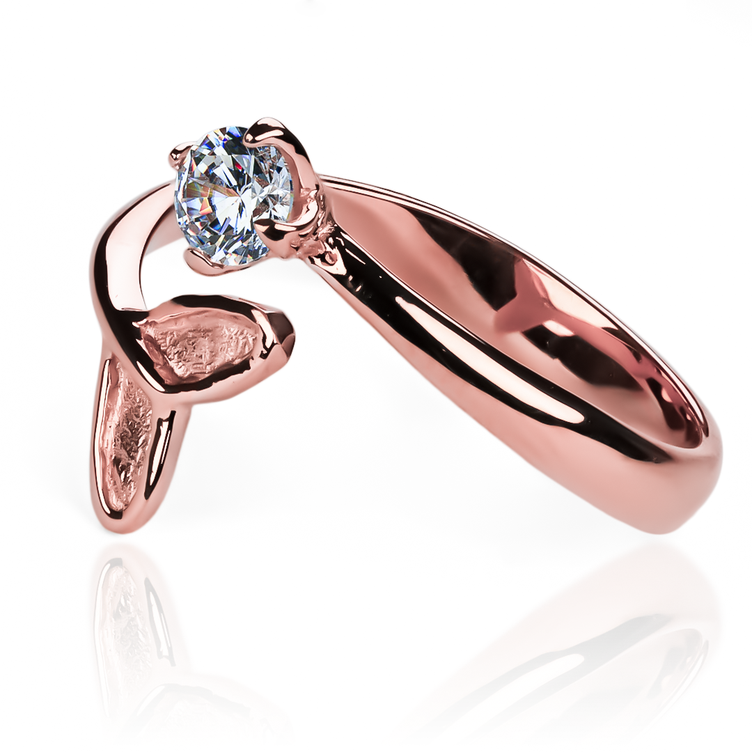  Anillo dolphin crystal de Joyería Caracas es una pieza de lujo en oro 18k que te garantiza elegancia y exclusividad. Con garantía de por vida.