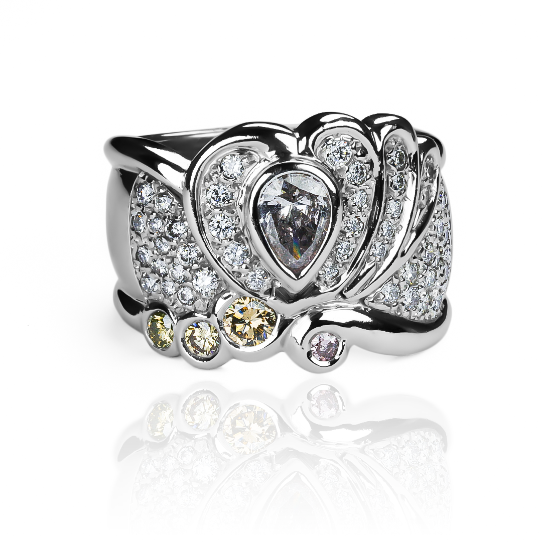 Anillo elite ring diamantes de Joyería Caracas. Hecho de oro 18k, este anillo cuenta con diamantes que representan una garantía para toda la vida.