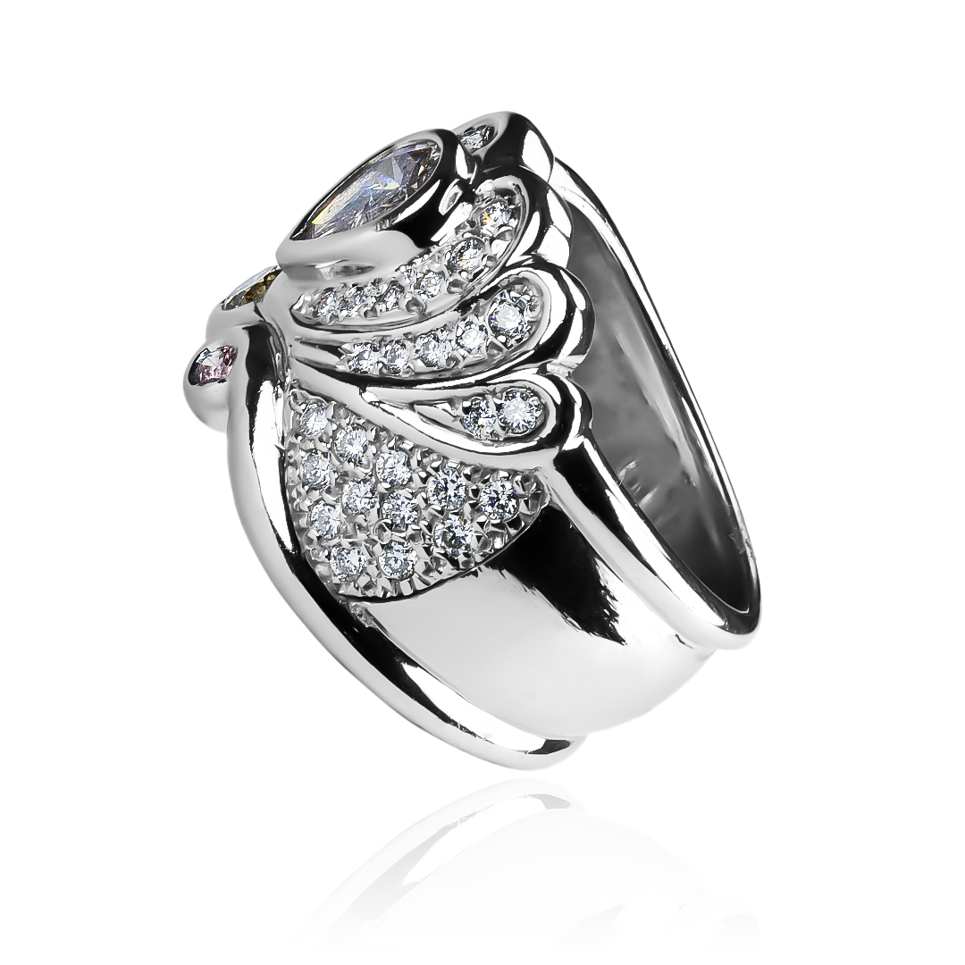 Anillo elite ring diamantes de Joyería Caracas. Hecho de oro 18k, este anillo cuenta con diamantes que representan una garantía para toda la vida.