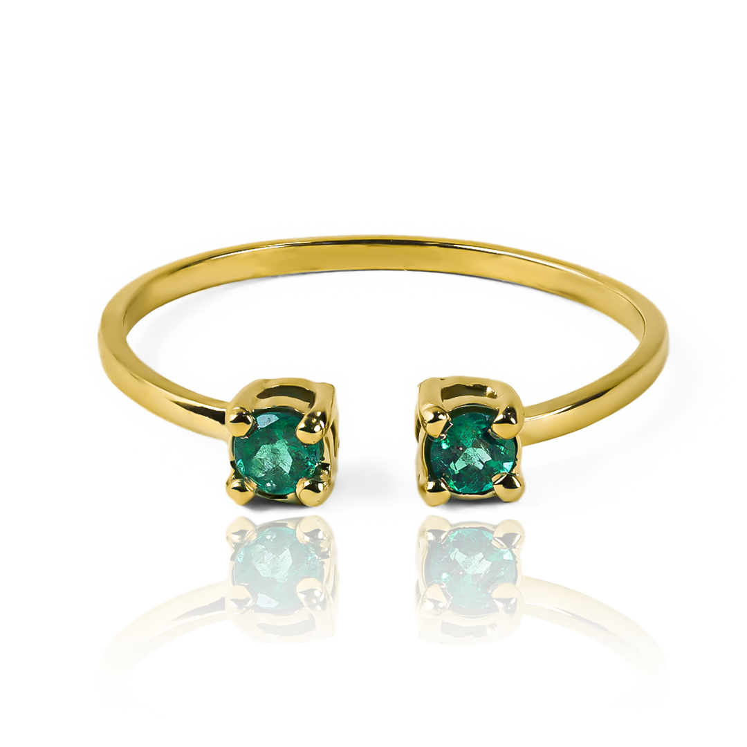  Anillo emerald duo. Hecho con Joyería Caracas de oro 18k, este anillo es una verdadera joya para toda la vida con garantía garantizada. 