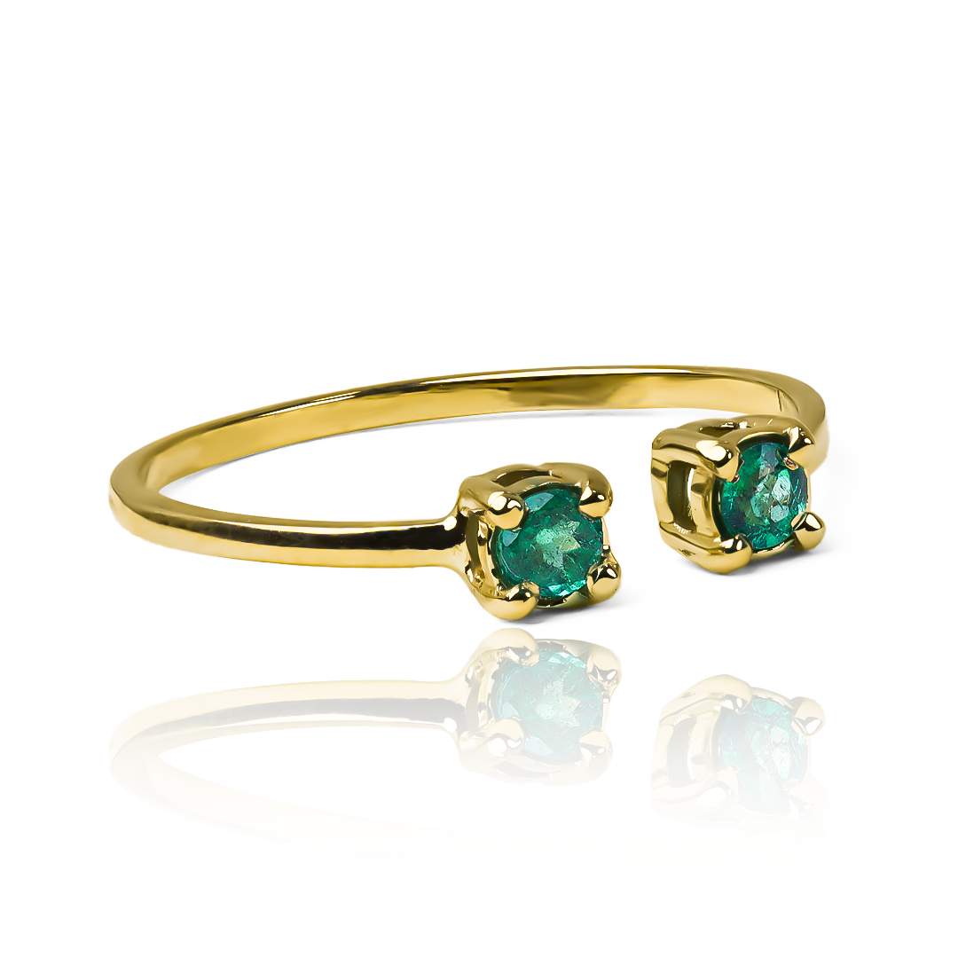  Anillo emerald duo. Hecho con Joyería Caracas de oro 18k, este anillo es una verdadera joya para toda la vida con garantía garantizada. 