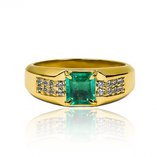 Anillo Emerald Elegance de Joyería Caracas. Confeccionado en oro 18k, esta pieza única te asegura una garantía de por vida. 