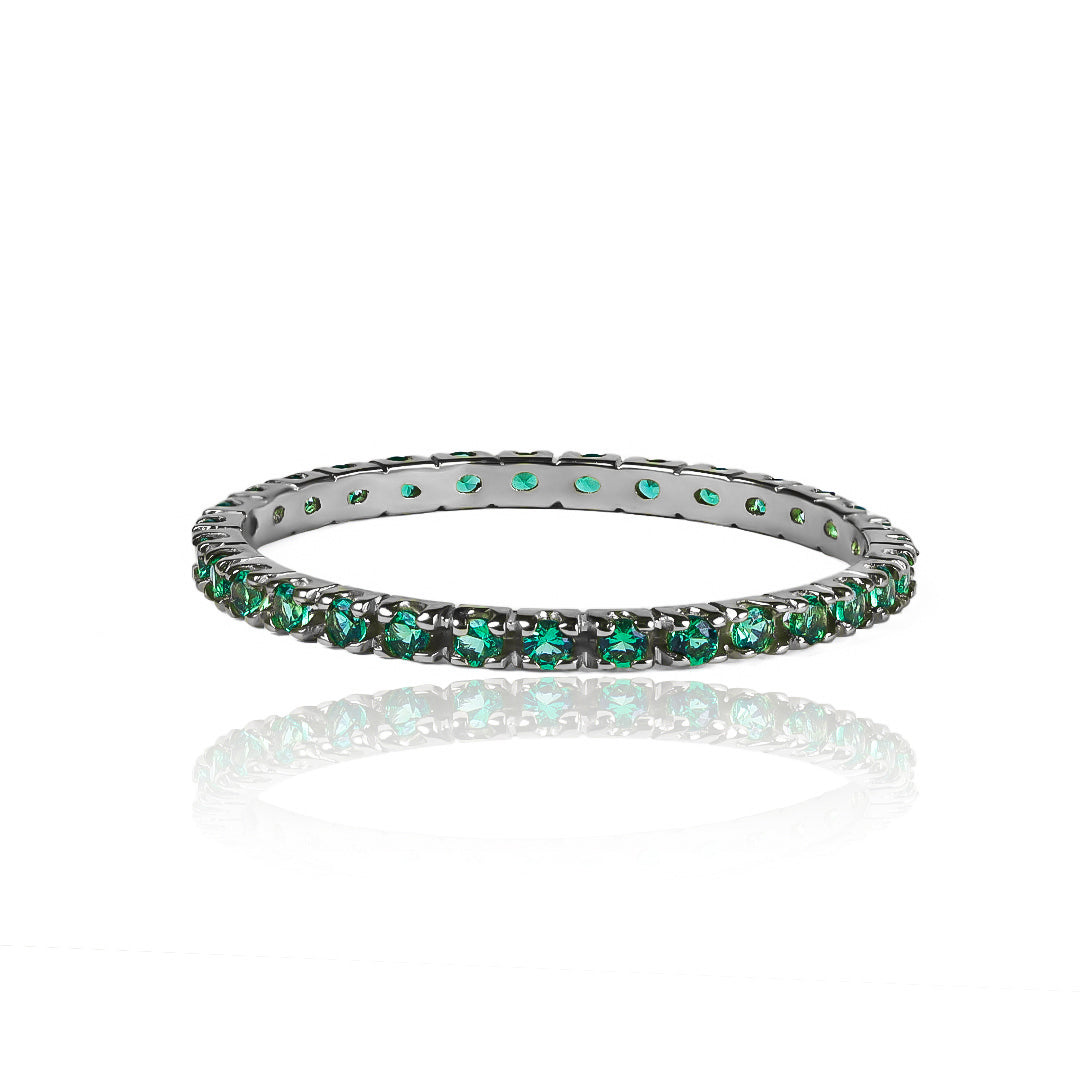Anillo endless 1.5M green. Hecho con Joyería Caracas de oro 18k, este anillo representa la fuerza y la eternidad del amor. Con una garantía para toda la vida.