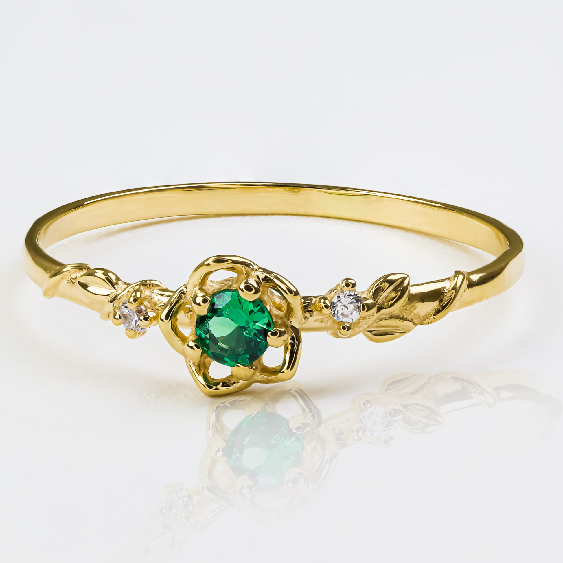 Anillo Espinas y Rosas S J, fabricado en oro 18k por Joyería Caracas, cuenta con certificado de calidad y garantía de por vida.