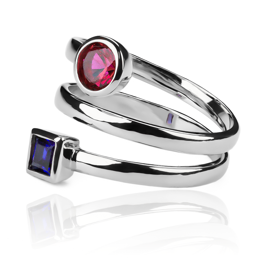Anillo espiral JC L de Joyería Caracas. Hecho con oro 18k, este anillo es una obra de arte que refleja tu estilo exclusivo. Ofrecemos garantía de por vida.