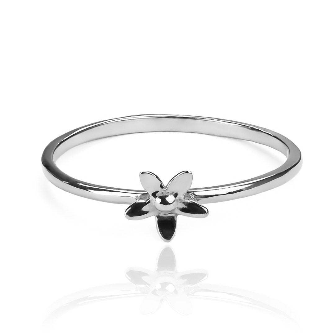 Anillo Flor Especial SS, fabricado en oro 18k por Joyería Caracas, cuenta con certificado de calidad y garantía de por vida.