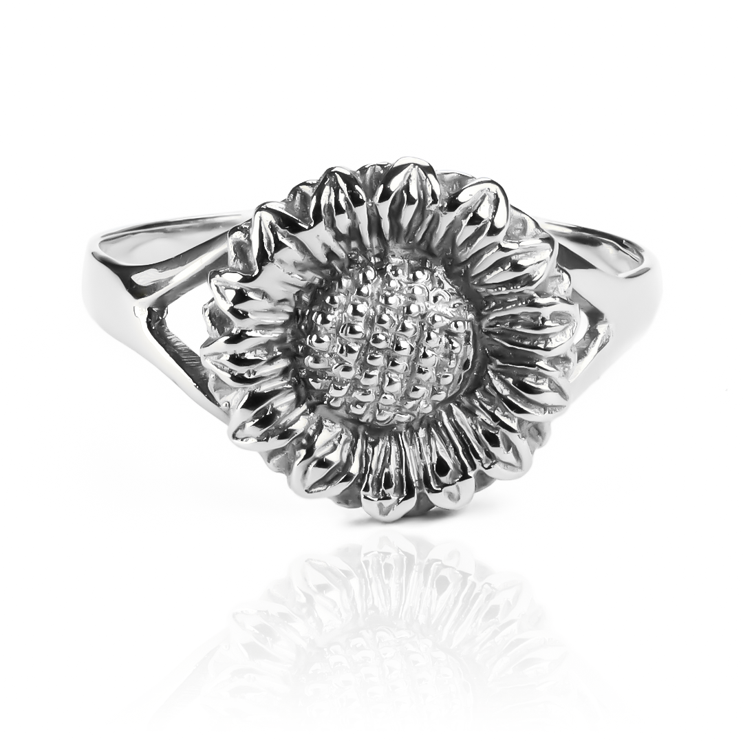 Anillo Girasol. Diseñado en Joyería Caracas con oro 18k, su resplandor y calidad son garantizados para toda la vida.