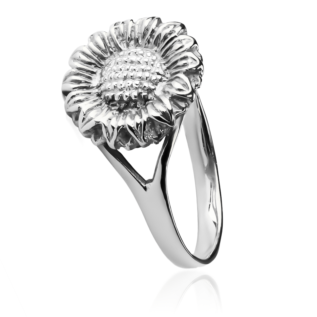 Anillo Girasol. Diseñado en Joyería Caracas con oro 18k, su resplandor y calidad son garantizados para toda la vida.