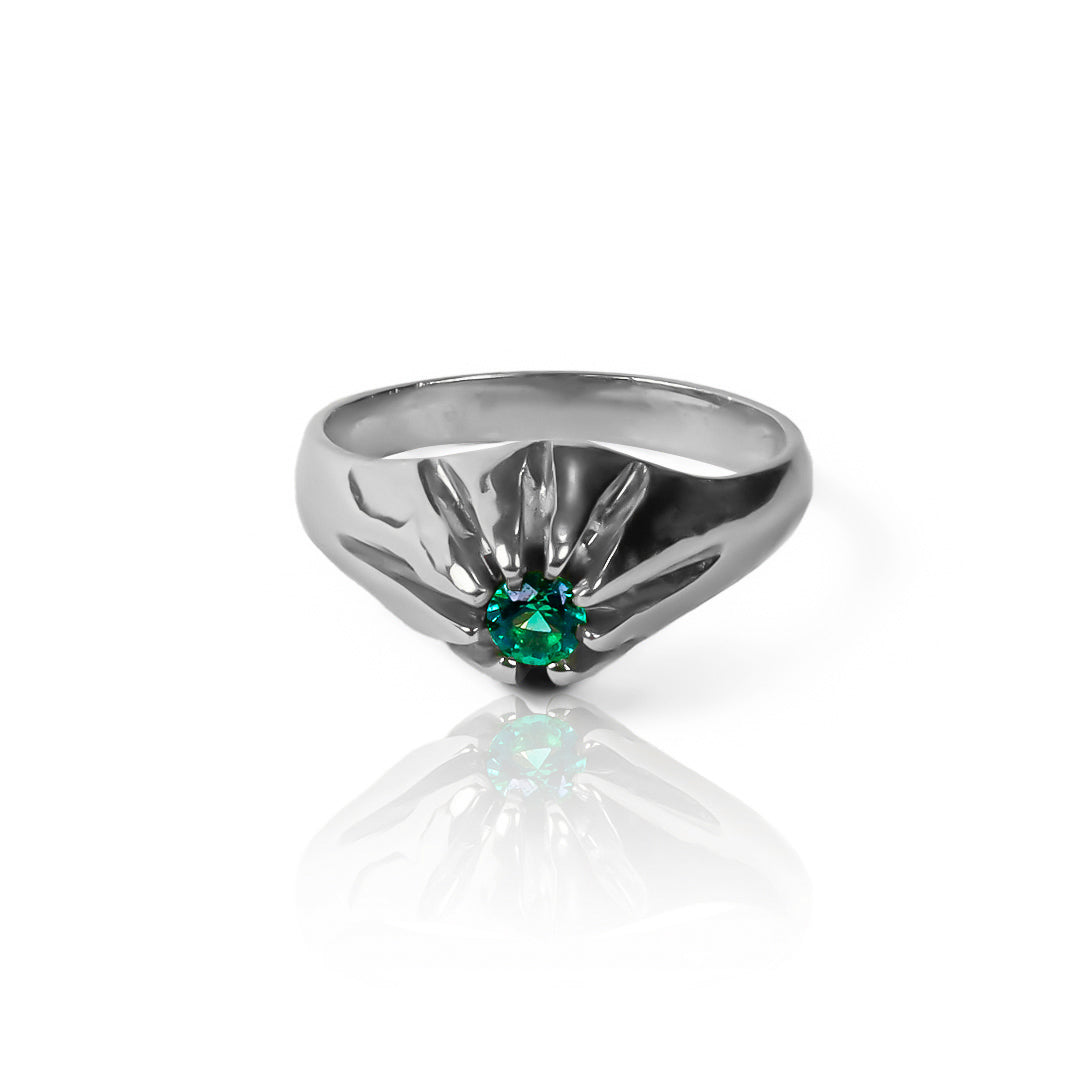 Joyería Caracas con nuestro anillo Green Candy. Hecho de oro 18k. Además, ofrecemos una garantía para toda la vida.