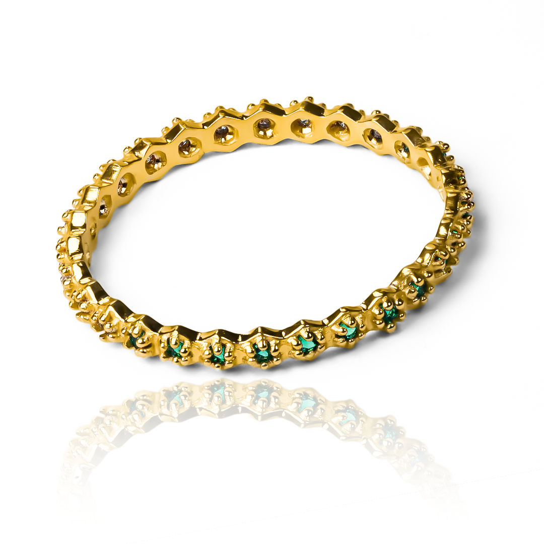 Joyería Caracas con nuestro elegante anillo hive. Confeccionado en oro 18k, te ofrece garantía de por vida.
