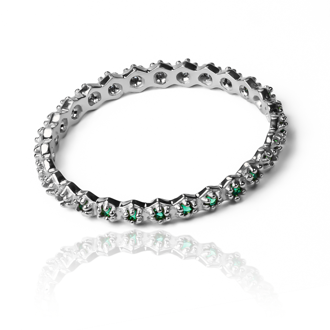 Joyería Caracas con nuestro elegante anillo hive. Confeccionado en oro 18k, te ofrece garantía de por vida.